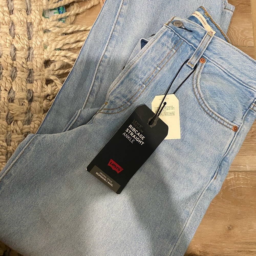 NWT Levi’s rib cage ankle straight jeans